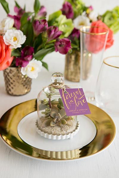 cloche en verre avec surprise  à l'intérieur pour cadeaux invites